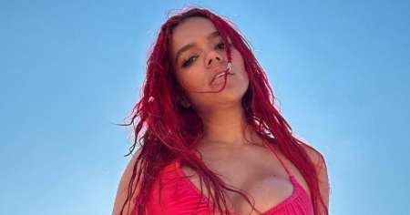 Karol G Presume De Curvas En Bikini Desde Las Paradis Acas Playas De