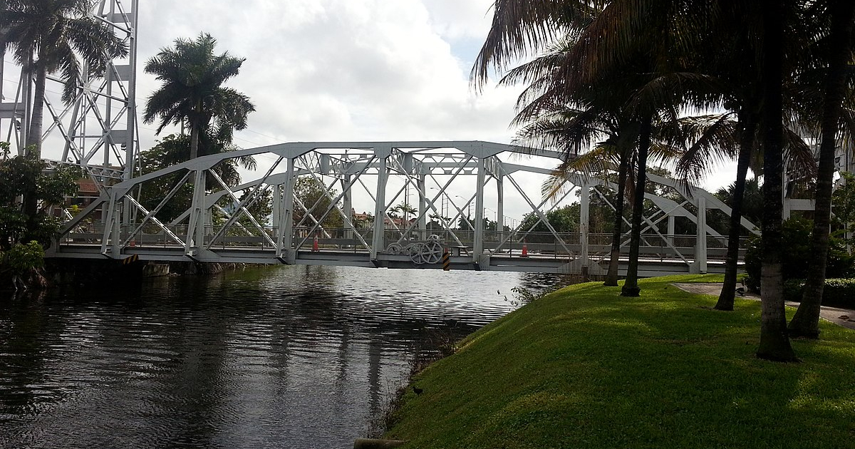 Encuentran Un Cuerpo Flotando En Un Canal De Hialeah