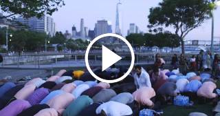 Musulmanes en Nueva York rezan por las víctimas de Orlando
