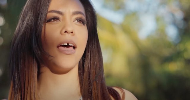 La espectacular interpretación de Laritza Bacallao de "All by myself", popularizada por Céline Dion