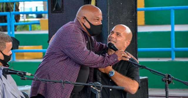 Waldo Mendoza presenta disco inspirado en cartas entre el espía Gerardo Hernández y su esposa