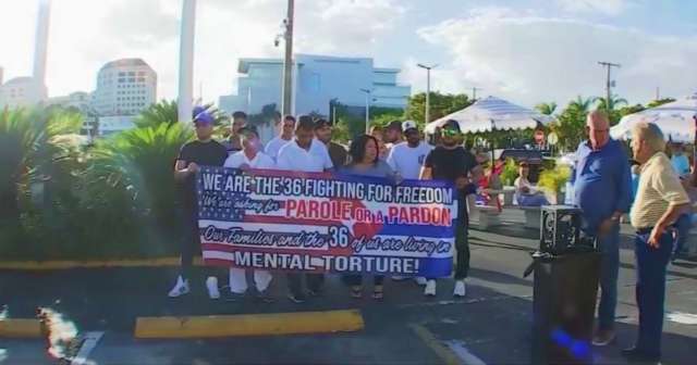 Protestan en Miami cubanos en peligro de deportación