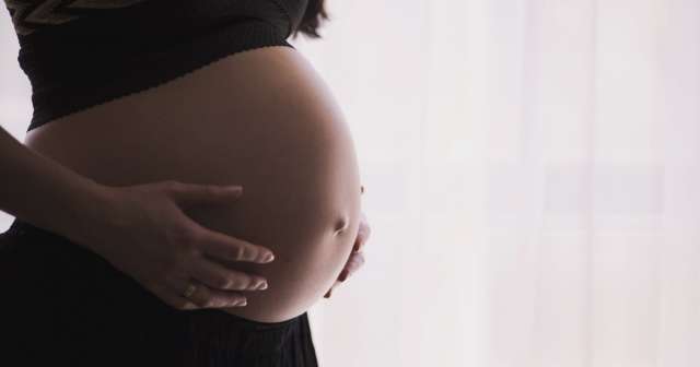 Más de 800 embarazadas menores de 18 años son atendidas en Santiago de Cuba