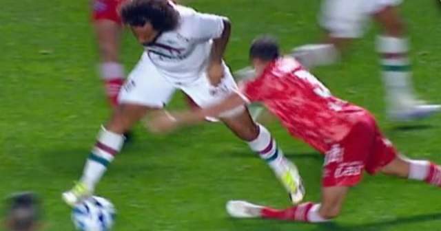 Marcelo acaba llorando tras destrozar la pierna a futbolista argentino
