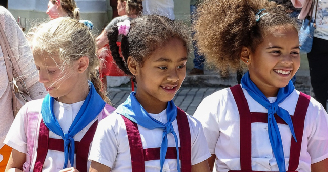 Gobierno incumple entrega de uniformes escolares en Villa Clara y Cienfuegos