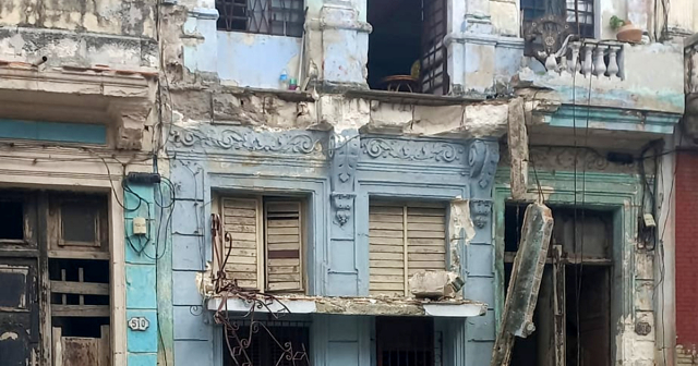 Se derrumba balcón en la calle San Lázaro de La Habana