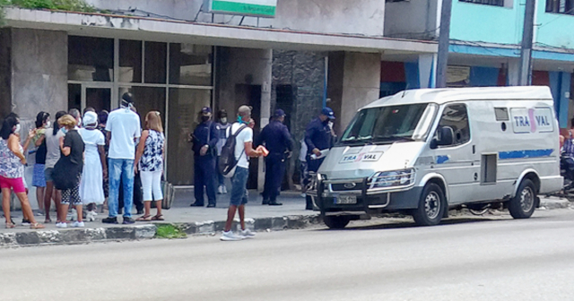 Reportan robo de cajeros automáticos en banco de Marianao