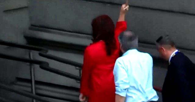 Cristina Kirchner y su "elegante gesto" dedicado a los argentinos previo a la toma de posesión de Javier Milei