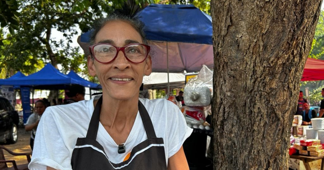 Cubana de 53 años emprende negocio en México mientras espera asilo