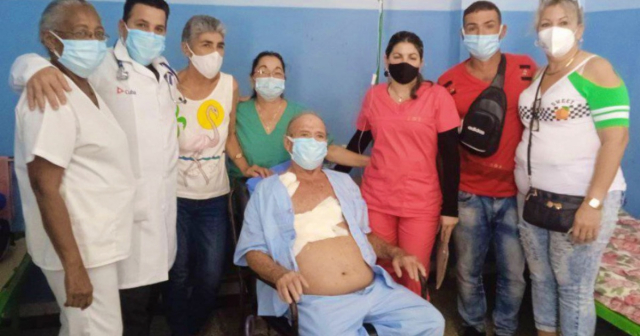 Extirpan tumor de cuatro libras a un cubano en compleja cirugía de tórax en Santa Clara