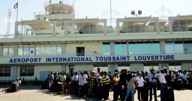 Balean avión con destino a Cuba en aeropuerto de Puerto Príncipe