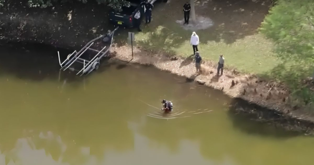 Buzos buscan en un lago a hombre desaparecido en parque de Broward, Florida