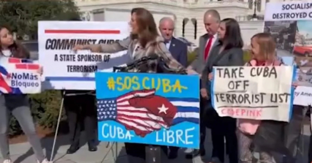 María Elvira Salazar a joven que interrumpió una conferencia: "En Cuba estarías presa"
