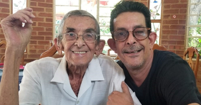 Ulises Toirac dedica emotivo homenaje a su padre: "Disfrutó más que nadie en el mundo que su hijo fuera humorista"
