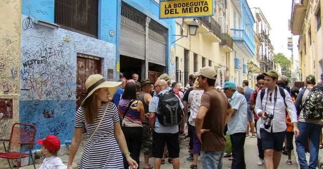 Régimen cubano aspira a recibir más de 200 mil turistas rusos en 2024