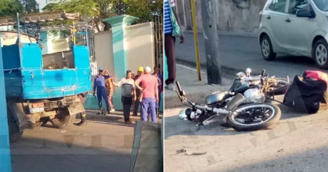 Dos heridos al chocar camión de la Empresa Eléctrica contra moto en Santiago de Cuba
