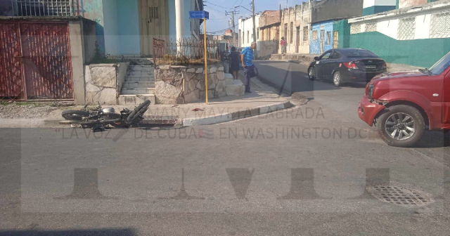 Motorista resulta herido tras choque contra un carro en Santiago de Cuba