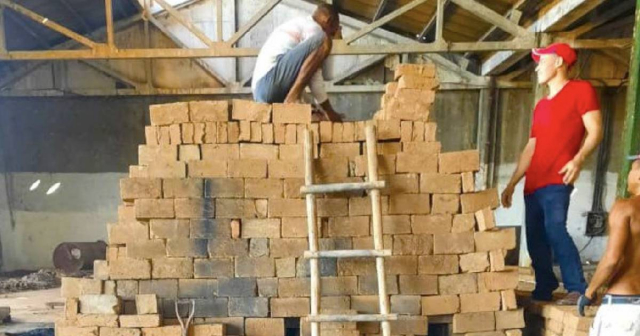 Empresa cubana producirá ladrillos a partir de aserrín, estiércol y cáscara de arroz con inversión extranjera