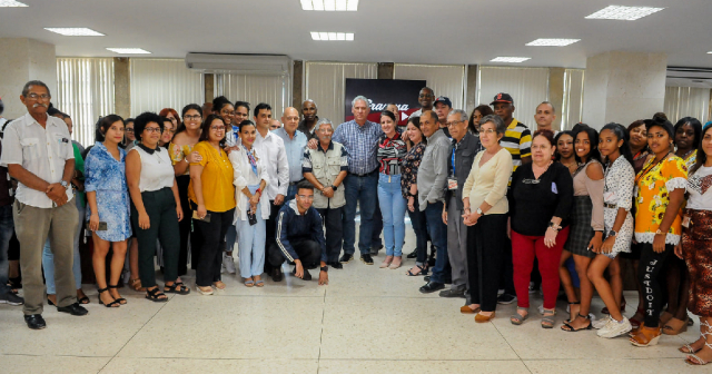 Díaz-Canel quiere convertir al Granma en el periódico “que más se lea en Cuba”