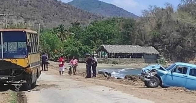 Dos heridos tras impactar un ómnibus escolar a un carro en Santiago de Cuba