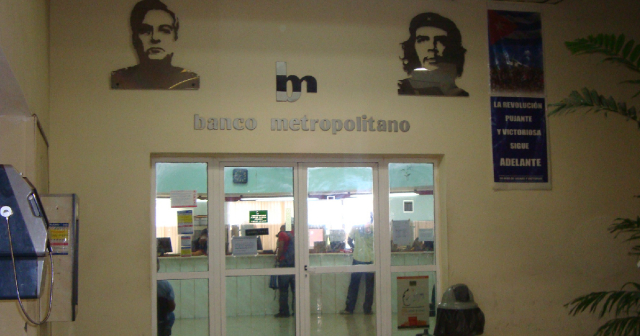 Banco Metropolitano culpa a El Toque de la inflación en Cuba y economistas explotan: "Tonterías"
