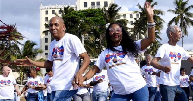 Bailadores cubanos rompen récord de rueda de casino
