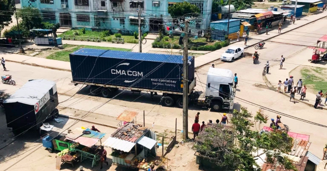 Vecinos de Santiago de Cuba sin electricidad y teléfono por caída de cables al paso de un camión