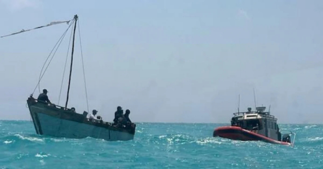 Guardia Costera de EE.UU. devuelve 26 balseros a Cuba