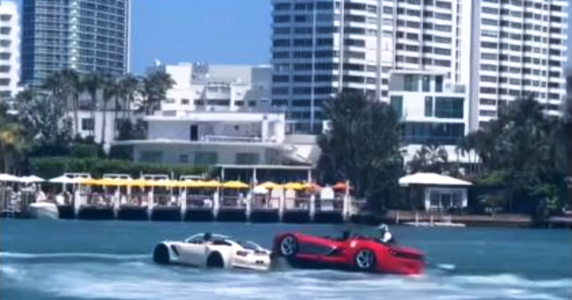 Los autos en Miami chocan hasta en el mar
