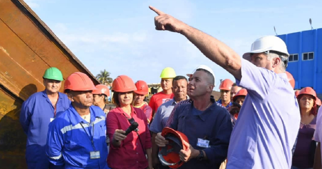 Díaz-Canel visita termoeléctrica del Mariel: "Sabemos que están trabajando duro"