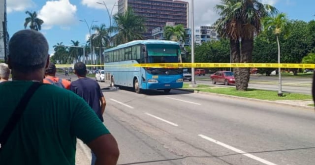 Muere cubana en accidente entre moto eléctrica y ómnibus en La Habana