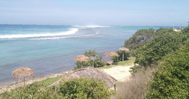 Huracán Beryl provoca olas de hasta dos metros en Cabo Cruz 