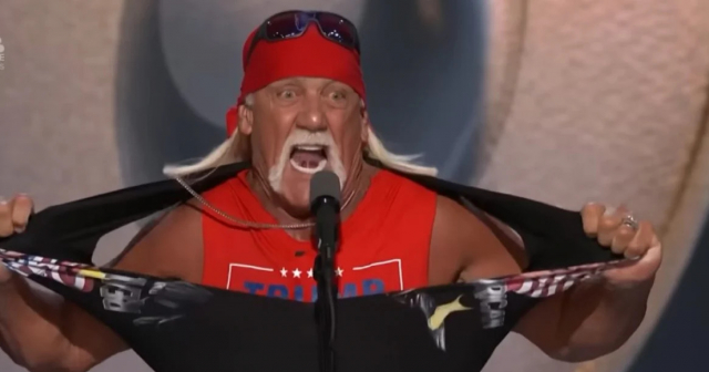 Luchador Hulk Hogan se rompe la camiseta en apoyo a Trump: "Dispararon a mi héroe" 