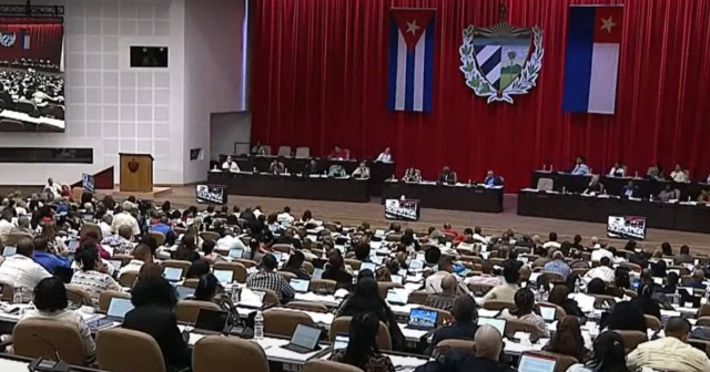 Aprueba el Parlamento cubano controversiales leyes de Ciudadanía y Extranjería