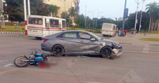 Muere motorista tras accidente con auto de turismo en Santiago de Cuba 