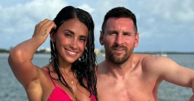 Antonela Roccuzzo impresiona posando en bikini durante un paseo en yate con Messi y amigos en Miami