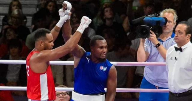 Díaz-Canel se emociona tras palabras de boxeador cubano emigrado