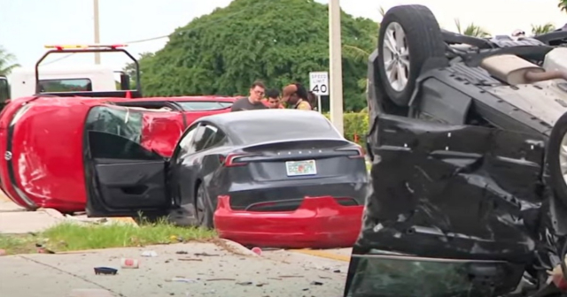 Dos personas heridas en aparatoso accidente múltiple en Miami-Dade