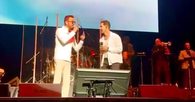 Leoni Torres comparte escenario con Willy Chirino: "Que honor tan grande poder cantar con usted maestro"