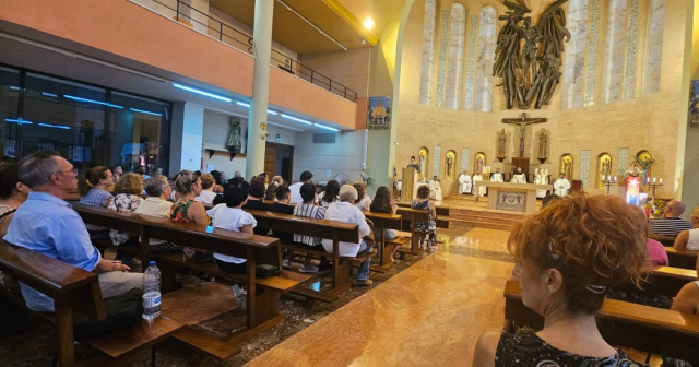 Celebran misa a la Virgen de la Caridad del Cobre en Valencia, España