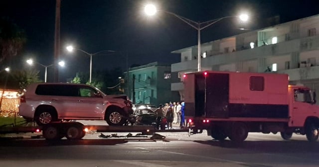 Auto diplomático y vehículo militar colisionan en la Quinta Avenida de Miramar