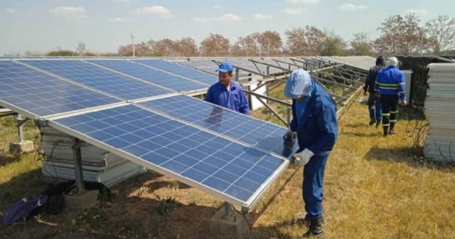 Gobierno cubano promete poner a funcionar dos parques solares en 2024