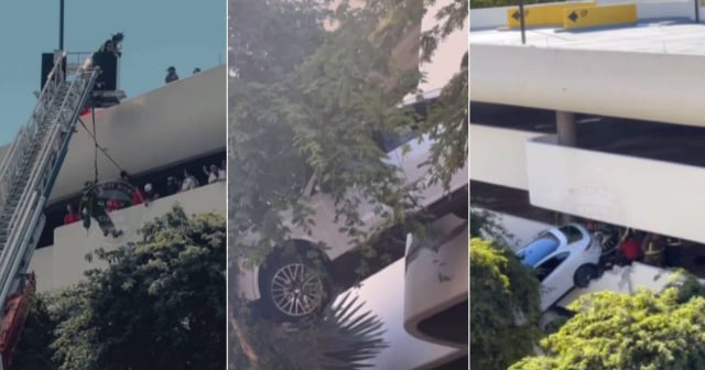 Carro queda atrapado entre un árbol y el balcón de un estacionamiento en Miami