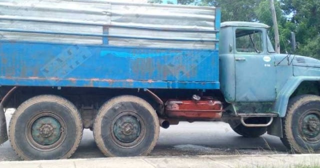 Fallece un hombre en Santiago de Cuba tras accidente de tránsito mientras abordaba un camión