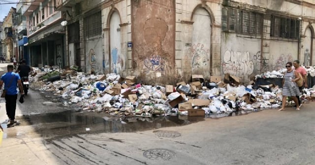 Cubano muestra enorme basurero en La Habana: “aquí hay revolución pa’ rato”