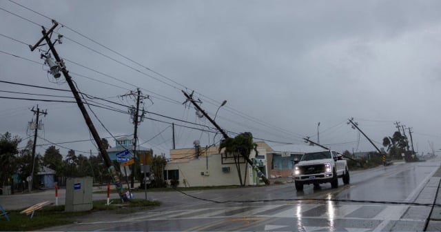 Ráfagas de viento con fuerza de huracán azotan costa del golfo de Florida