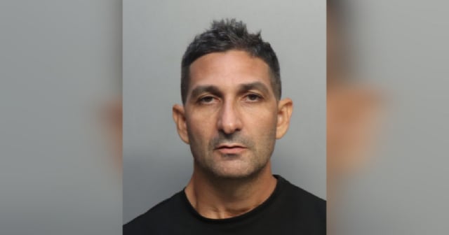 Cubano de Miami arrestado por golpear a un vecino anciano