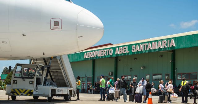 Suspenden operaciones en aeropuertos de Santa Clara y Cienfuegos por huracán Rafael