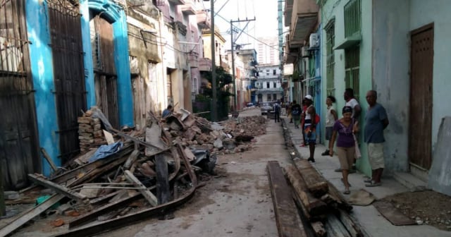 Vivienda en Centro Habana sufre derrumbe total de techo tras el paso del huracán Rafael