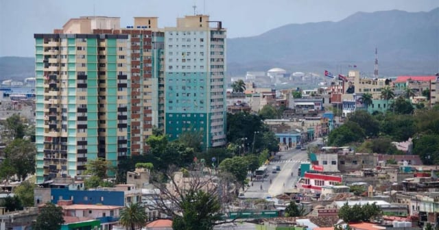 Gobierno de Santiago de Cuba recomienda a residentes de edificios altos permanecer en espacios abiertos